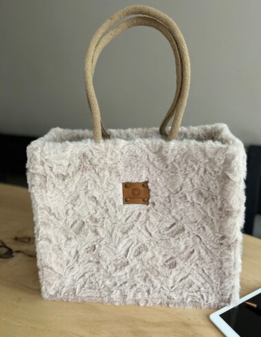 Duurzame jute shopper bekleed met superzachte beige fake fur