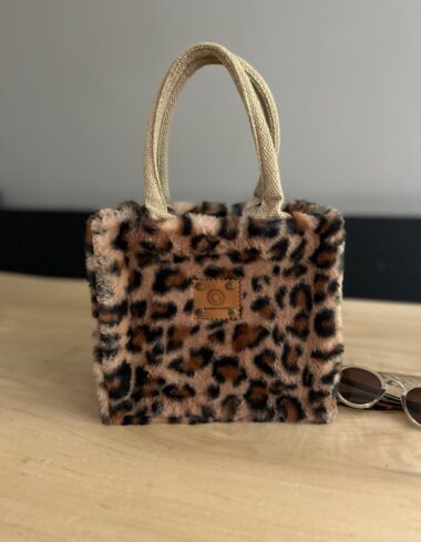 Kleine jute tas bekleed met fake fur panter in chocolade bruin