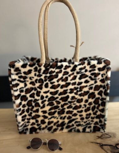 Duurzame jute shopper bekleed met zandkleurige fake fur panter